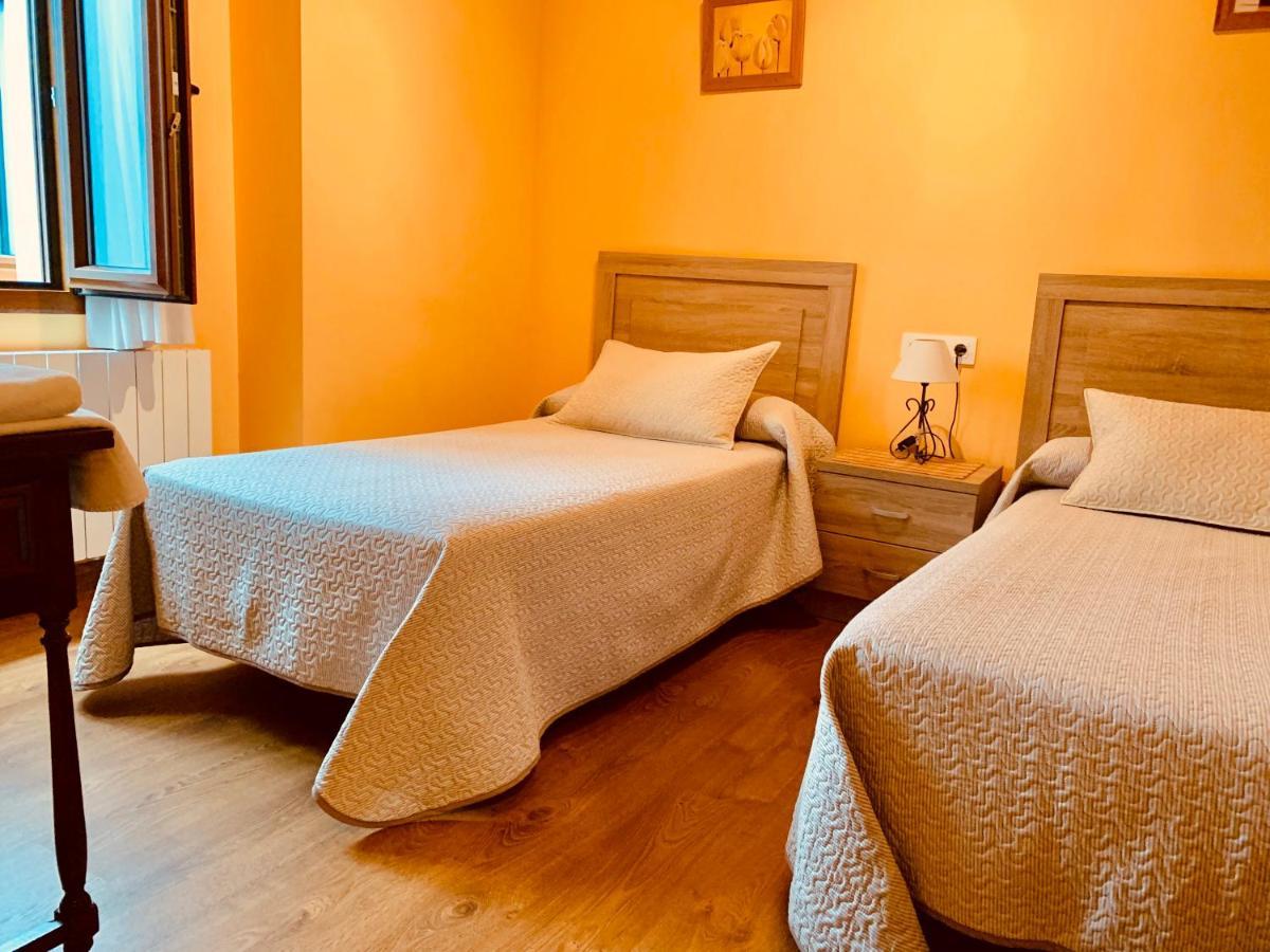 Hotel Hostal La Serna à Potes Extérieur photo