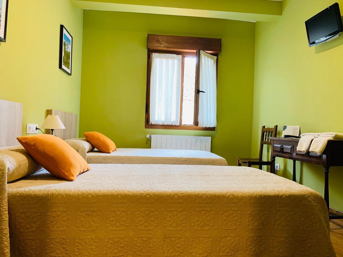 Hotel Hostal La Serna à Potes Extérieur photo