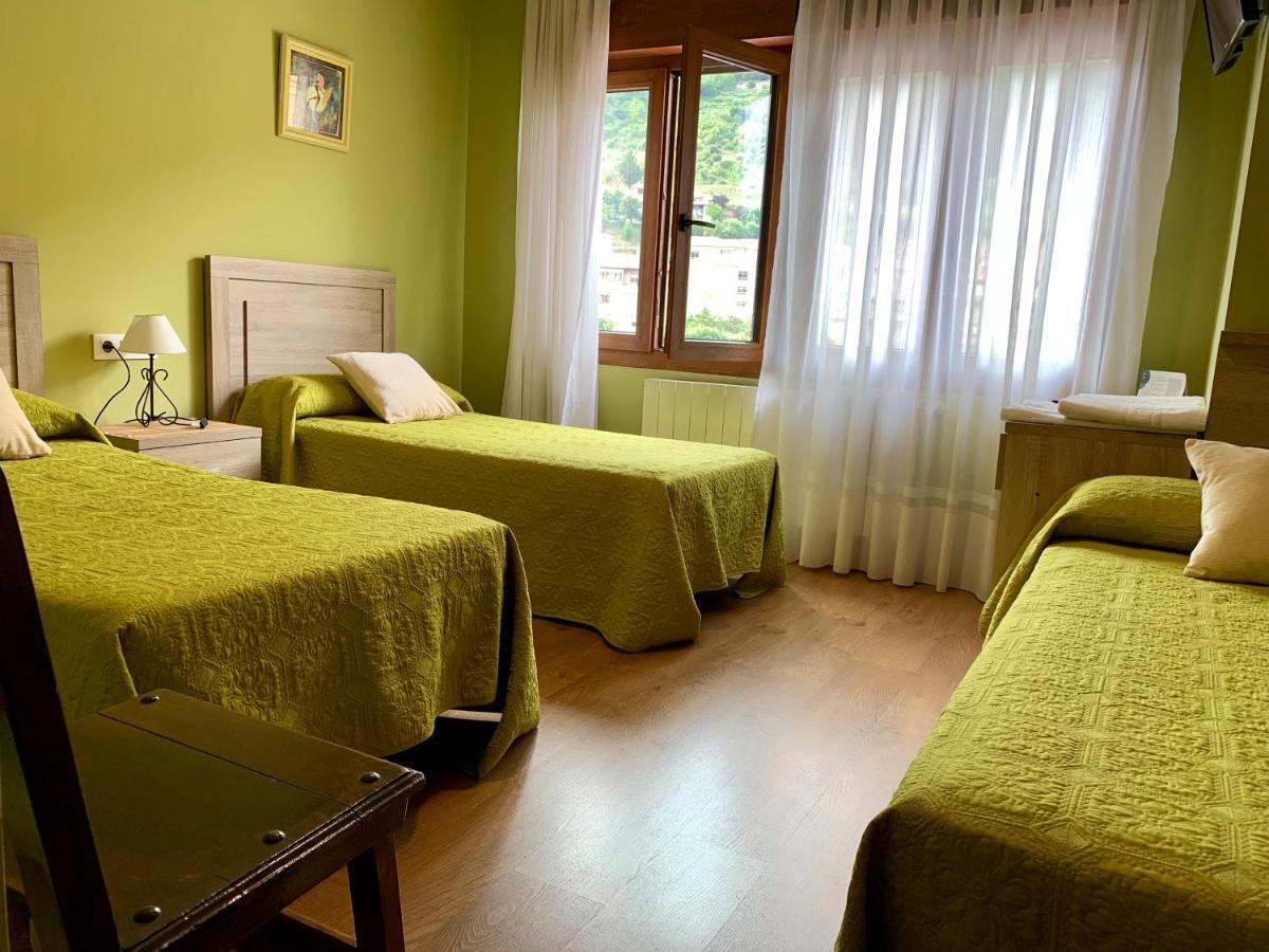 Hotel Hostal La Serna à Potes Extérieur photo