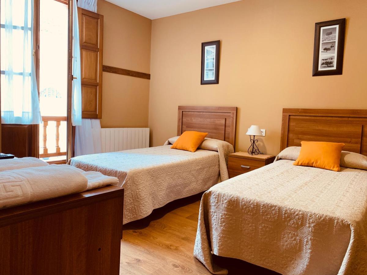Hotel Hostal La Serna à Potes Extérieur photo